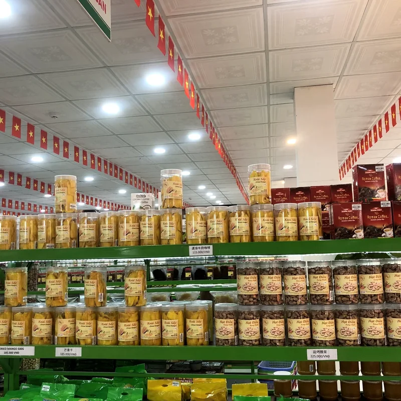 Xoài sấy và hạt điều