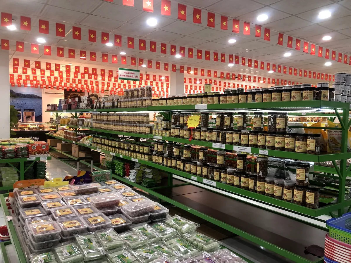 Kệ hàng đặc sản Quốc Bảo